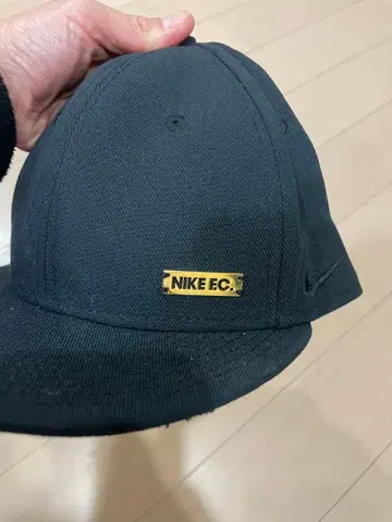 시착만 한 상품 Nike nike FC 블랙 캡 골드 컬러 로고