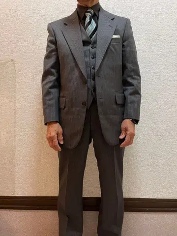 그레이 스트라이프 비즈니스 정장 베스트 포함