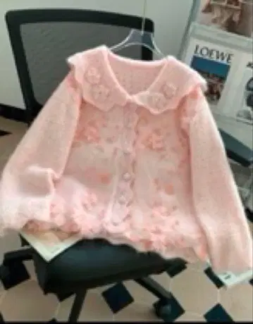 핑크 꽃무늬 자수 가디건 (라운드 칼라 앞 버튼식)