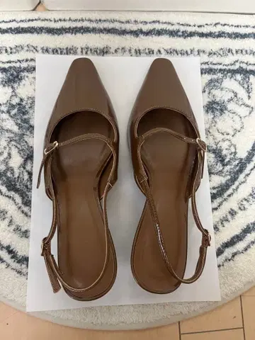 브라운 스틸레토 펌프스