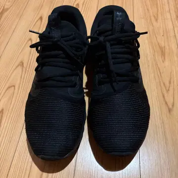 블랙 러닝화 스트라이프 패턴