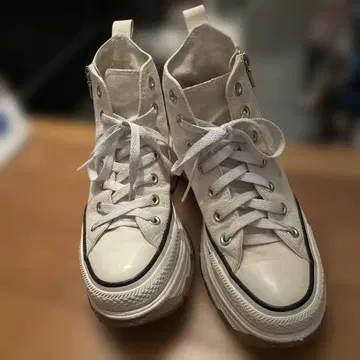 Converse 통굽 화이트 하이컷 스니커즈