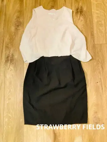 스트로베리 필드 드레이프 슬리브리스 무릎 기장 원피스