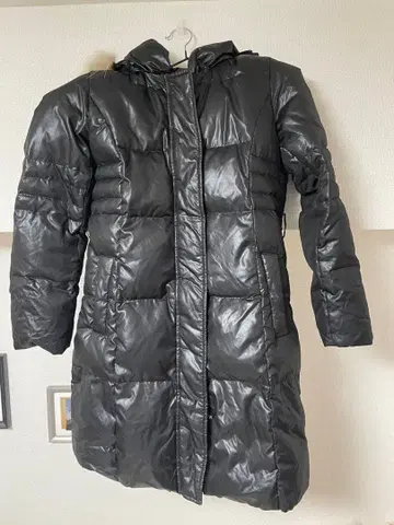 블랙 후드 부착 다운 자켓