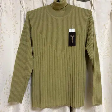 리브 짜임 터틀넥 스웨터 올리브색 모 30% 일본제