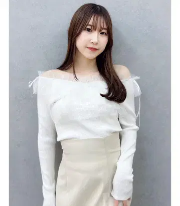 dazzlin 리본 튤 오프숄더 니트탑 화이트