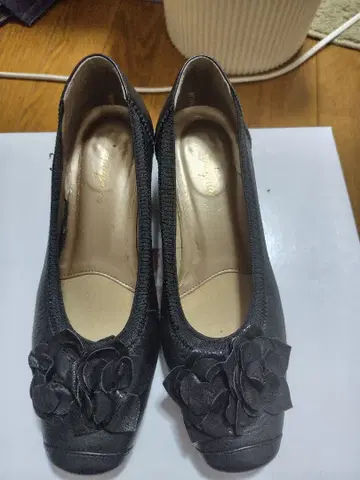 안단테 컨디션 최상 천연 가죽 펌프스 23EEE andante