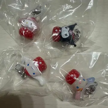 산리오 캐릭터즈 딸기 메지루시 액세서리 가챠