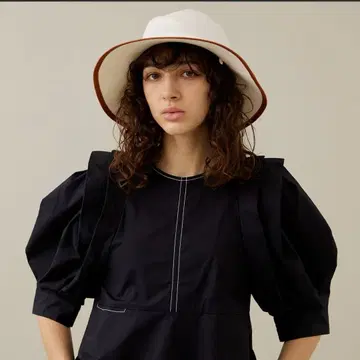 [ 새상품급 ] La Maison de Lyllis. ADVEN/햇