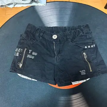 블랙 지퍼 포켓 숏팬츠