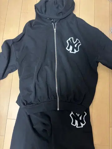 NY 로고 자수 블랙 셋업 L 사이즈