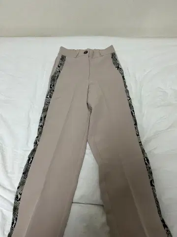 Glam Lips 베이지 슬랙스