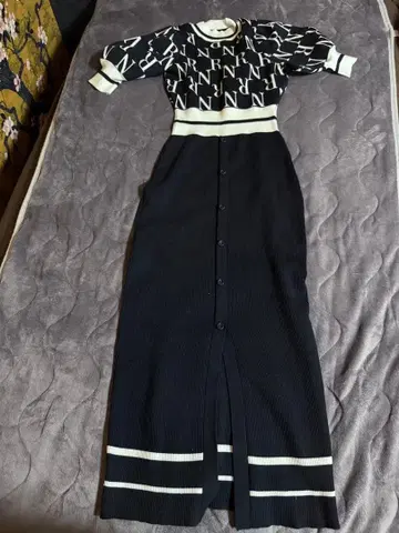 로고 니트 맥시 원피스