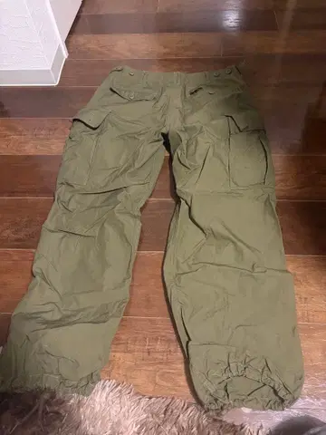 BEAMS 올리브 카고 팬츠 M 사이즈