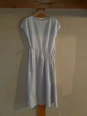 COS 슬리브리스 원피스 라이트 블루