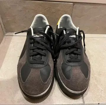 오니츠카타이거 스니커즈