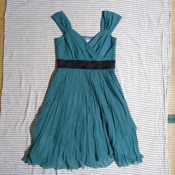 루즈 퐁세 틸 슬리브리스 원피스