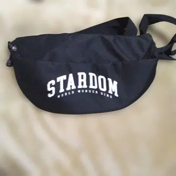 STARDOM 바디백 블랙