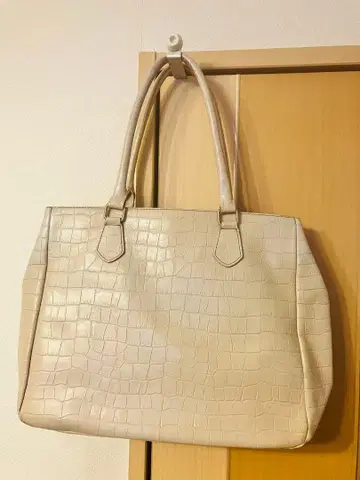 핑크 베이지 비즈니스 백 가죽 크로커다일풍 A4 이세탄