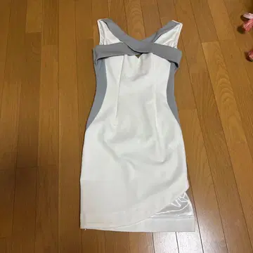 타이트핏 미니 드레스 화이트 그레이