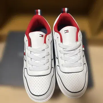 타미힐피거 화이트 스니커즈 미사용 새상품 23.5cm