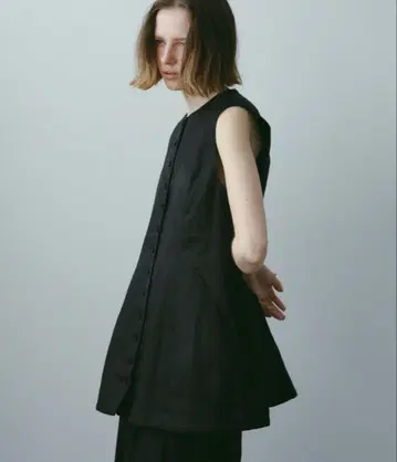 미사용 새상품 ETRE TOKYO 린넨 커브 실루엣 베스트