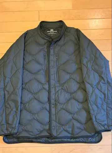 UNIQLO 화이트 마운티니어링 다운 자켓