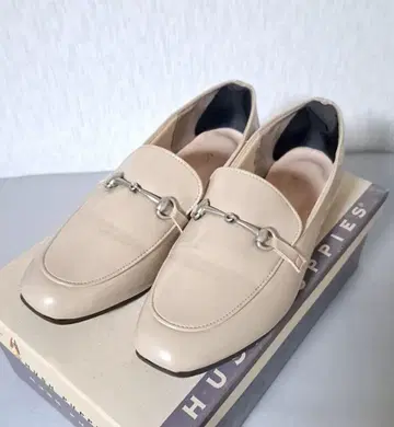 브리지트 버킨 베이지 로퍼 플랫슈즈