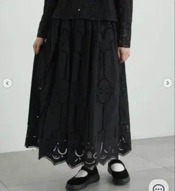 TSUHARU by Samansa Mos2 컷워크 자수 밑단 스커트