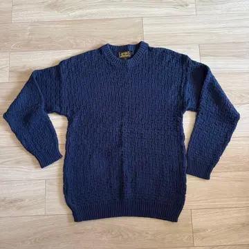 Eddie Bauer 네이비 크루넥 니트