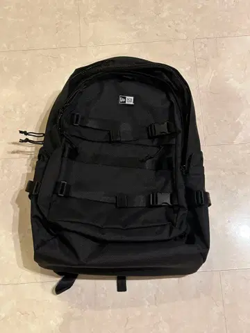 NEW ERA 블랙 백팩