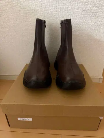 FREAK'S STORE 브라운 사이드 지퍼 통굽 부츠