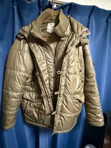 올리브 그린 후드 부착 다운 자켓 FIRST DOWN 가격 인하