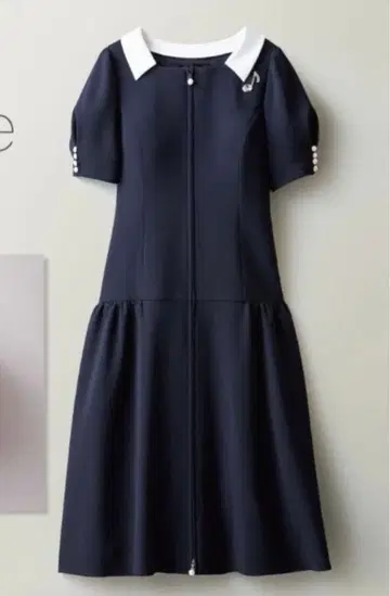 Rene 화이트 카라 부착 펄 소매 원피스