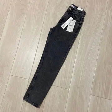 미사용 새상품 ZARA 자라 가죽 팬츠 맘핏 32 S