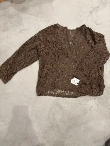 Ample 브라운 레이스 상의