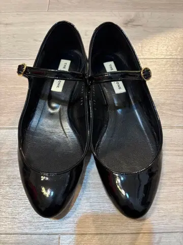 더 신존 스트랩 발레 슈즈