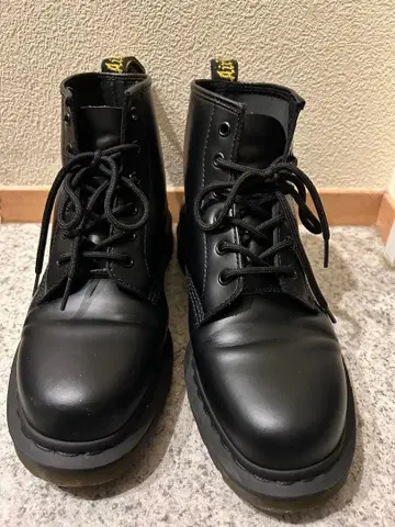 닥터마틴 101 6홀 부츠 UK9 (28cm)