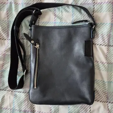 네이비 가죽 숄더백