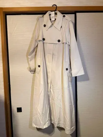 화이트 트렌치코트 M 사이즈