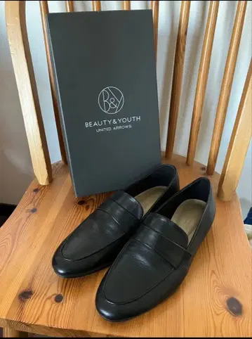 BEAUTY & YOUTH 블랙 로퍼