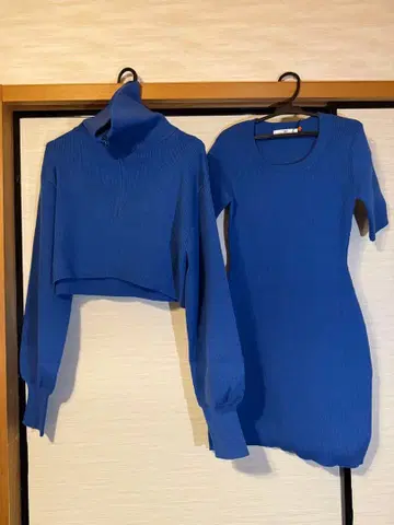 파랑 긴팔 상의와 미니 드레스 세트