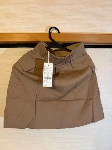 베이지 버튼 숏팬츠