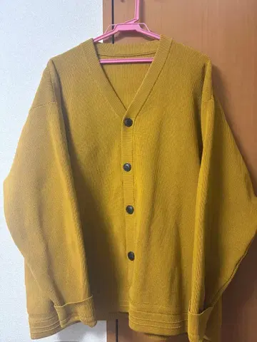 머스타드 컬러 니트 가디건