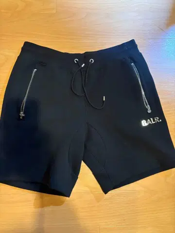 새상품급 S 사이즈 BALR 숏팬츠