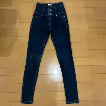 EMODA ELDER 에모다 엘더 3연 버튼 하이웨스트 데님 스키니