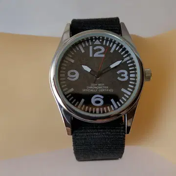 커스텀 제품 기계식 같은 쿼츠로 환장 밀리터리 워치