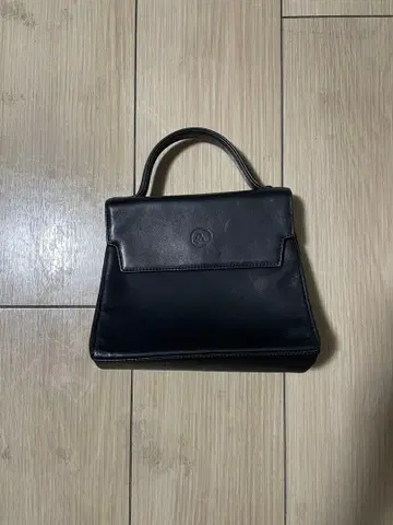 아네스베 블랙 가죽 핸드백