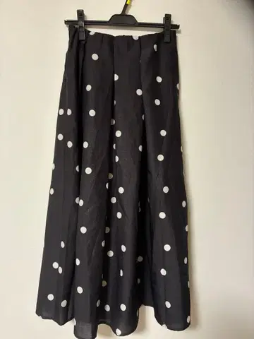 어반 리서치 블랙 화이트 도트 롱 스커트