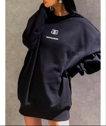 새상품 택 포함 GYDA Symmetry 맨투맨